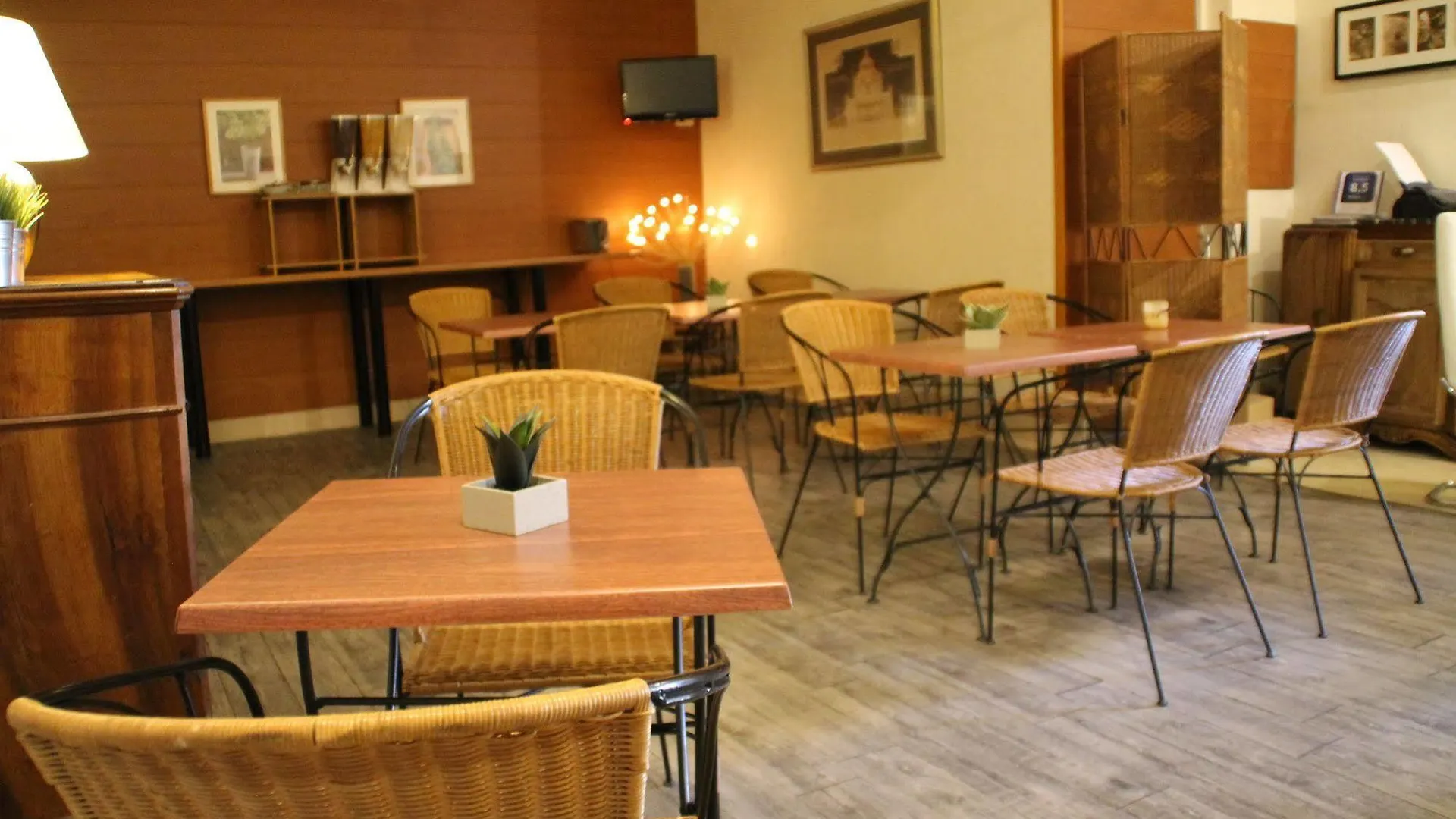 ** Hotel Hôtel Rivière Castres  France